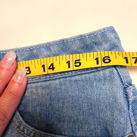 Forever 21 jean shorts  size 30 - Picture 3 of 4